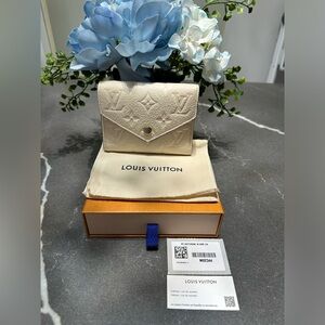 💔SOLD💔 Louis Vuitton Victorine Wallet